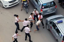 Hàng chục tài xế đánh nhau như phim ở TP.HCM