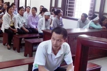 Lĩnh 19 năm tù vì một cái tường rào