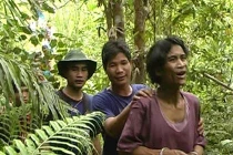 Cận cảnh cha con “người rừng” được đưa về nhà