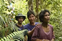 Cận cảnh cha con “người rừng” được đưa về nhà