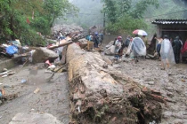 Mưa lũ làm 21 người chết, 16 người bị thương 