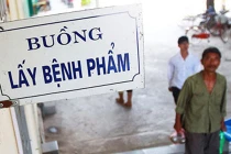 Bệnh viện Hoài Đức tạm đình chỉ chức vụ người tố cáo