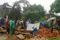 Bão số 8 tan: 2 người chết, 12 người mất tích