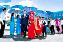 Thân thế khủng của thiếu gia thuê máy bay Vietnam Airline rước dâu