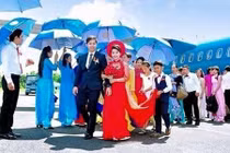 Thân thế khủng của thiếu gia thuê máy bay Vietnam Airline rước dâu