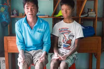 Chùm ảnh: Gặp hai cha con “người rắn” ở Quảng Nam