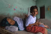 Sau chuyện phụ nữ làm mẹ ở tuổi 70 tại Ấn Độ 