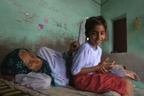 Sau chuyện phụ nữ làm mẹ ở tuổi 70 tại Ấn Độ 