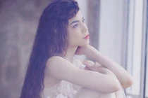 Những chiếc đầm mỏng tang nhìn xuyên thấu của Hồ Ngọc Hà