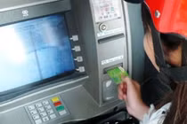 Cảnh báo “hơi thở của quỷ” thôi miên người rút tiền ở cây ATM
