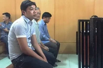 Hàng xóm hỗn chiến vì bãi phân bò trước cổng bốc mùi