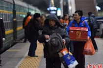 Đại di cư ở TQ: Gần 3 tỉ lượt người về quê ăn Tết