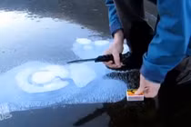 Cách đun sôi nước trên hồ đóng băng