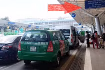 Ô tô sẽ bị cẩu nếu đỗ quá 3 phút ở sân bay Tân Sơn Nhất