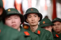 Mắt cận thị có được thi trường quân đội?