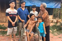 Chàng trai ở rể, không sinh con, chăm sóc 3 cháu tật nguyền