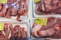 Lợn hơi giá rẻ bèo nhưng người tiêu dùng vẫn phải mua đắt