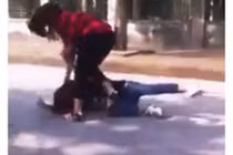 Phản cảm 3 chân dài túm tóc, tát nhau túi bụi giữa đường