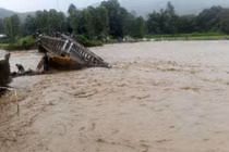 Mưa lũ khiến ​6 công nhân khai thác vàng thương vong