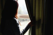 Nhân viên khách sạn hoảng hốt với nhóm khách thuê phòng lúc 3h sáng