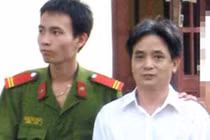 2.000 ngày truy tìm gã thợ ảnh buôn lậu sừng tê xuyên lục địa 