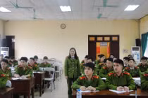 Nữ công an tiêu biểu kể chuyện “người nổi tiếng” ở trại giam