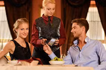 Vì sao các cặp đôi Mỹ đi ăn thường "tiền ai nấy trả"