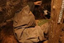 Bên trong bảo tàng phù thủy và chiếc quần làm từ da người