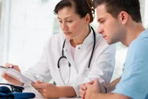 Tá hỏa phát hiện chồng bị giang mai không rõ từ đâu