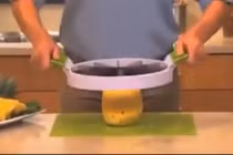 Dụng cụ bổ hoa quả siêu nhanh khiến bà nội trợ "cuồng"