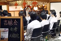 Rộ dịch vụ mai mối, nhà sư trở thành "ông tơ bà nguyệt"