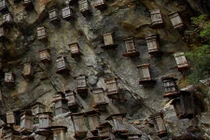 Sự thật về "cỗ quan tài" chi chít trên vách núi ở TQ