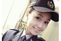 Nữ cảnh sát đẹp hút hồn chân dài miên man gây bão mạng