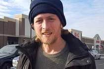 Ăn xin phong cách "bá đạo": Quẹt thẻ để... nhận tiền