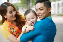 Khánh Thi - Phan Hiển rạng rỡ đón xuân bên con trai cưng