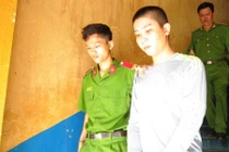 Đến chơi 5 ngày, cậu đè cháu ra hiếp dâm 4 lần
