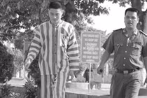 Sát thủ Lê Văn Luyện đọc sách Phật, học châm cứu trong tù