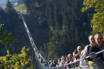 Cầu treo dài nhất nước Đức hút du khách bạo gan