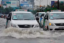 Ảnh: “Rốn ngập” Nguyễn Hữu Cảnh lại chìm sâu trong biển nước