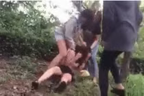 Cô gái bị lột đồ, đánh hội đồng: "Tôi không muốn sống nữa"