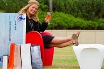 Buồn vì nhiều tiền, thiếu nữ trúng độc đắc... kiện công ty xổ số