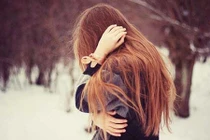 Mẹ chồng sáng sáng chặn cửa, “soi” quần áo con dâu