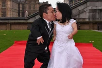 Tình đẹp như mơ của cặp vợ chồng lùn nhất thế giới