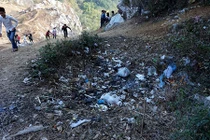 Chốn ăn chơi vạch trần thói xấu của giới trẻ