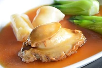 Bào ngư Úc 9 triệu/kg: Nhà giàu Việt dưỡng sức chơi Tết