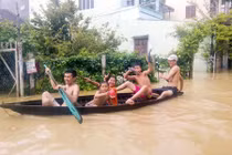 Máy bay không thể hạ cánh xuống Cam Ranh do mưa lớn