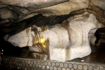 Khám phá hang Mặt Trắng độc đáo ở Nghệ An