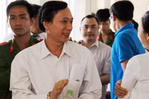 Cán bộ bị tố nhận hối lộ 200 triệu đồng lĩnh 15 năm tù