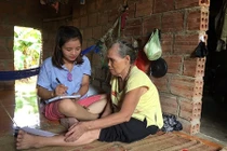 Ngôi nhà không cánh cửa và "nỗi thèm người" của mẹ