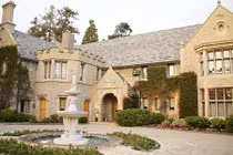 Điều kiện kì quái mua dinh thự của tỷ phú Playboy